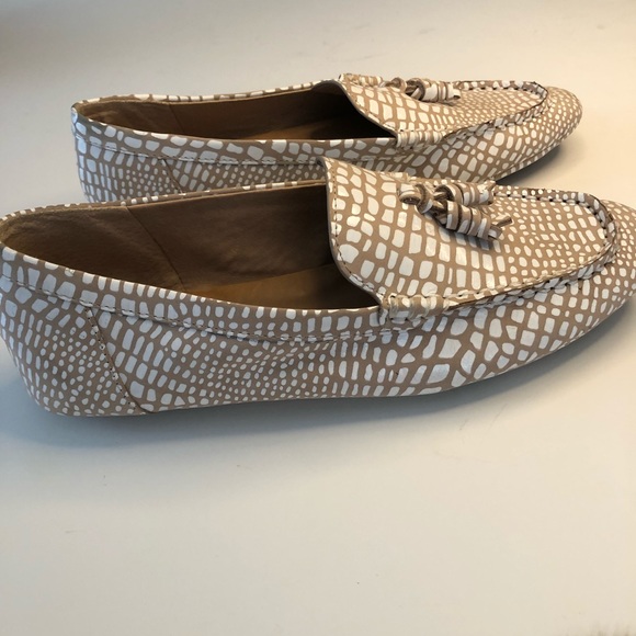 Corso Como Tan/White Driving flats SZ 6 - Picture 2 of 10
